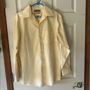 Roundtree and Yorke Gold Label men’s fitted dress shirt